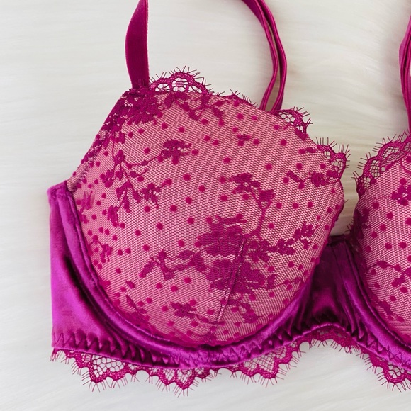 32D/S Victoria’s Secret Lined Demi Bra & Thong Set - Picture 4 of 13